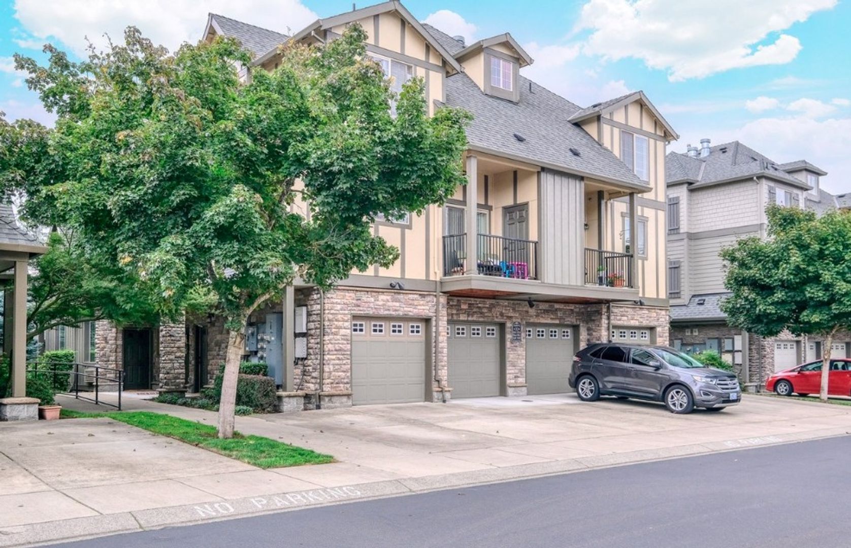 Beaverton House: 856 NE Wheelock Place