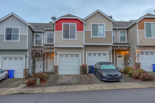 Beautiful 3 Bedroom Townhouse with Garage, Fireplace, Fenced Patio & More! *Move In Special - $500 Off First Full Month's Rent!* – photo 1