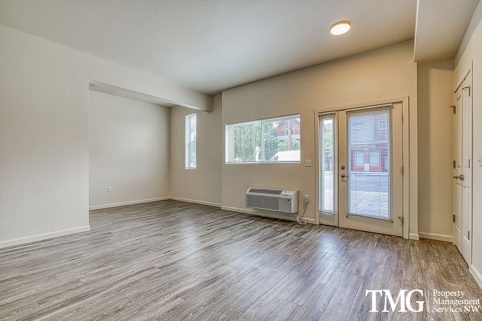 Portland Apartment: 6811 NE Grand Avenue