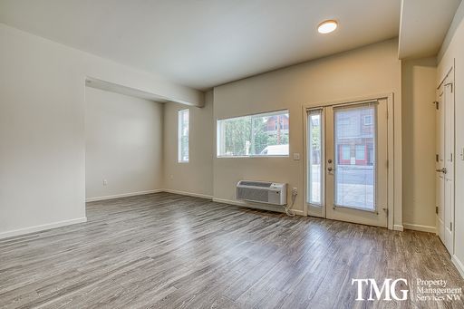 Amazing Building w/ 1Bedroom Unit - Apply NOW – photo 1