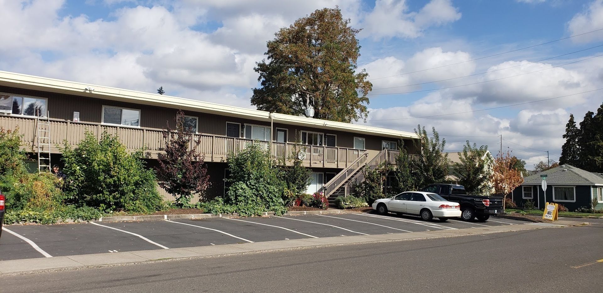 Canby Apartment: 290 SE 2nd Ave.