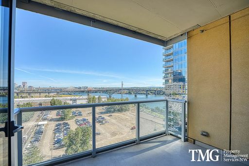 1 BD Condo in Desirable South Waterfront Location! – photo 1
