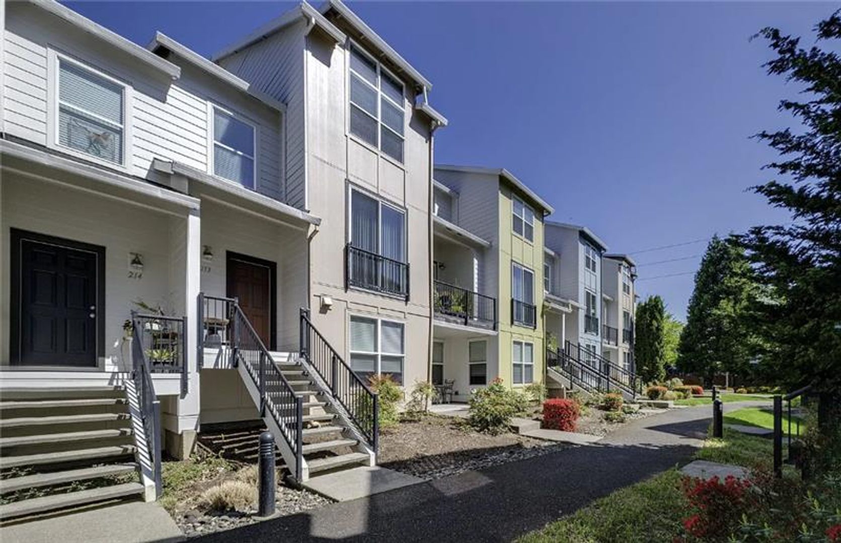Hillsboro Condo: 2004 NE Cadbury Avenue #213
