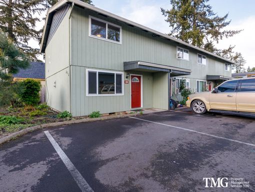 Your New Home in the Heart of Canby! *Move In Special - $500 Off First Full Month's Rent*