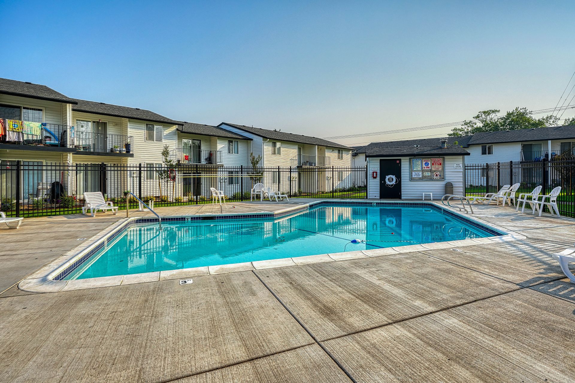 Pool at Mountain View Apartments (5 of 7)
