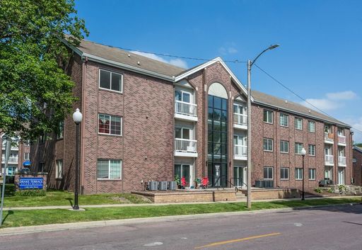 Location, Charm & Convenience Awaits at Drake Terrace – photo 1