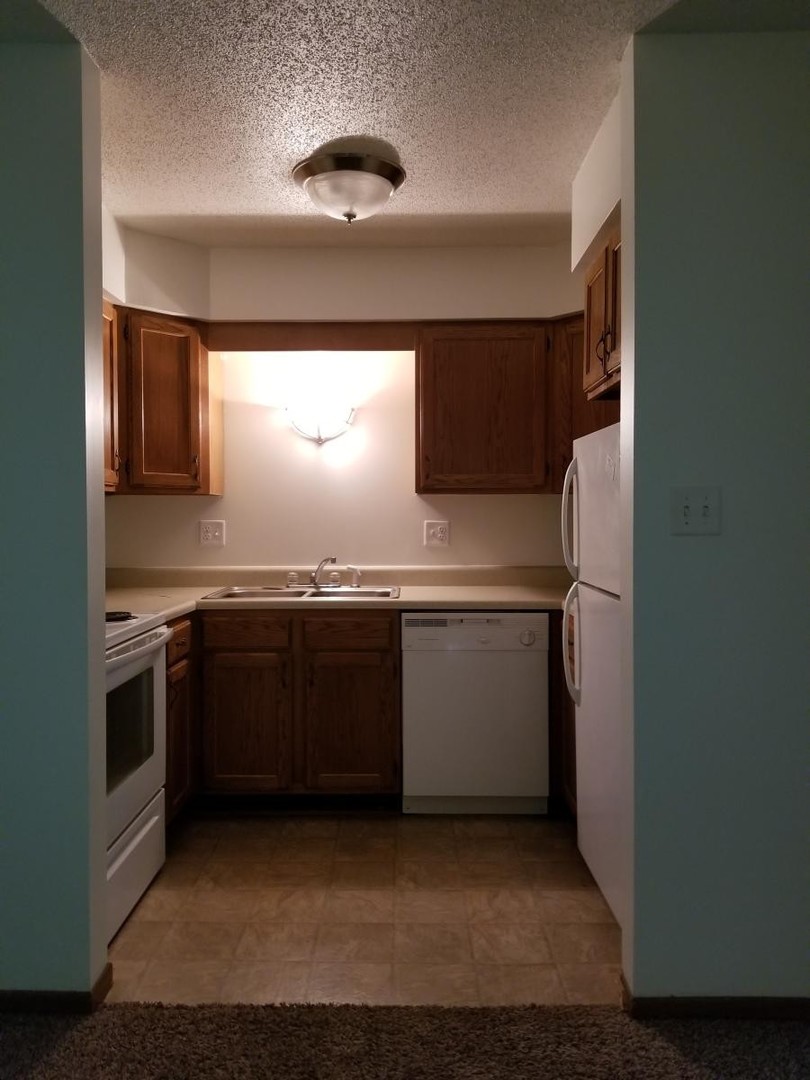 Oak Creek Chateau Apartments 6 of 8