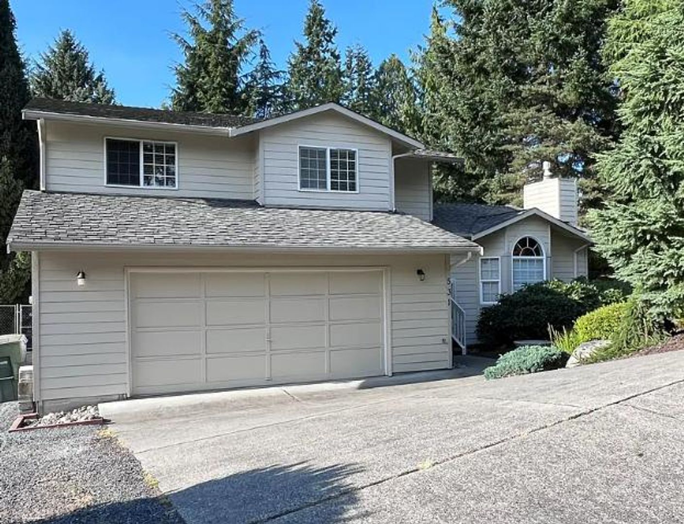 Everett House: 531 48th Pl SE
