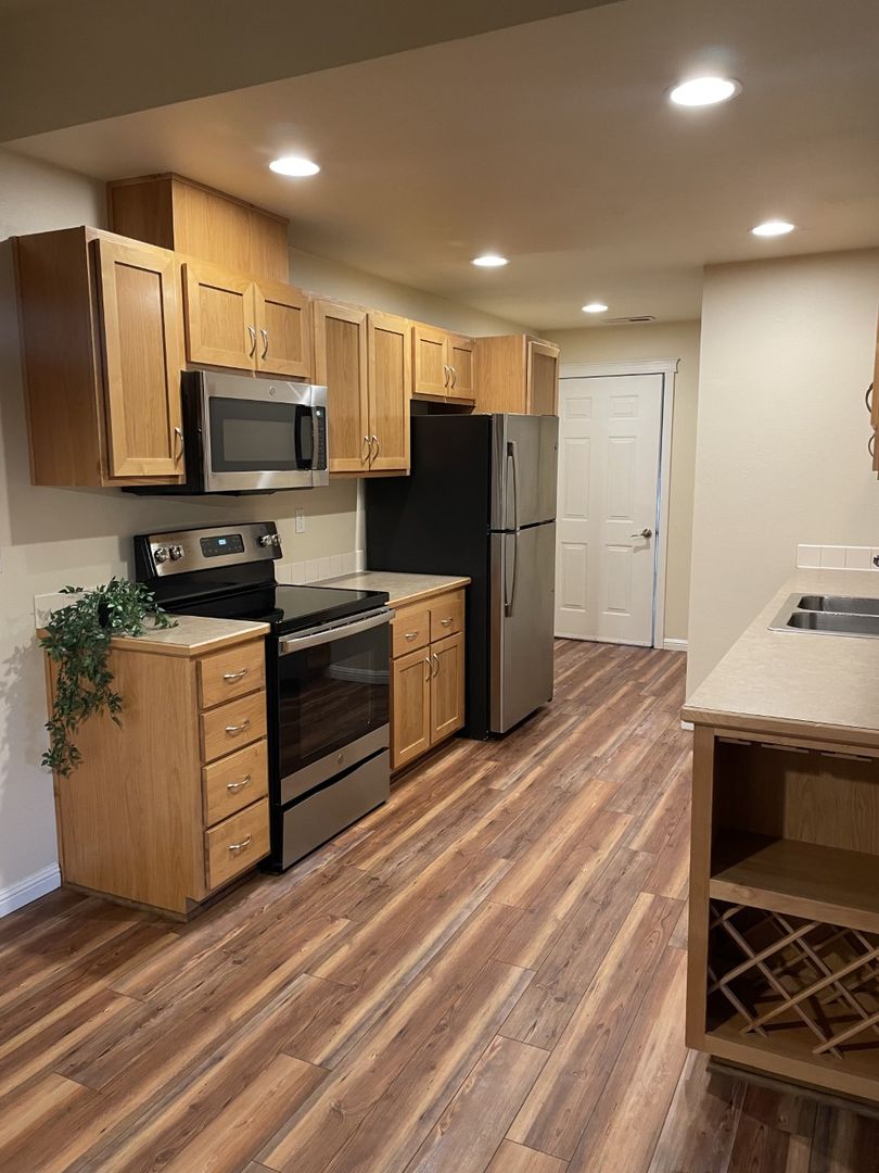 Kennewick Apartment: 8180 W 4th Ave