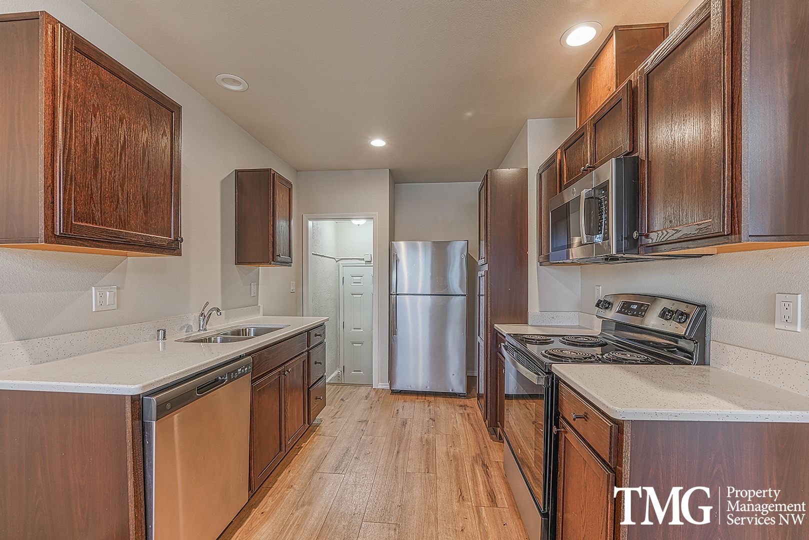 1 MONTH FREE ON A 12 MONTH LEASE! AFFORDABLE 3 BEDROOM, FULLY REMODELED 7 of 8