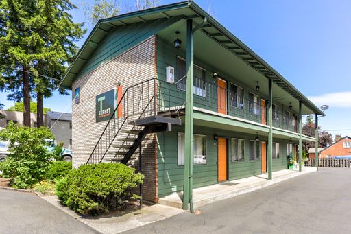 Pre Leasing- TOP FLOOR 1 Bedroom – photo 1