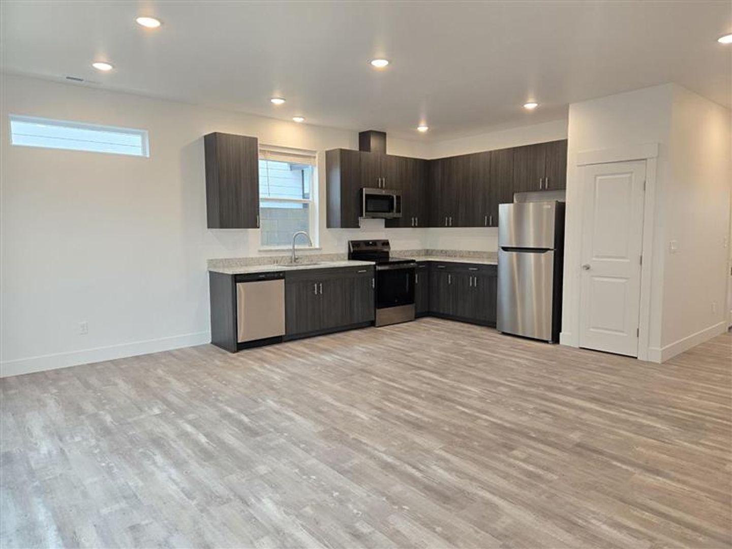 1 month FREE! BRAND NEW Townhome in the Desirable Southridge Area! 7 of 12