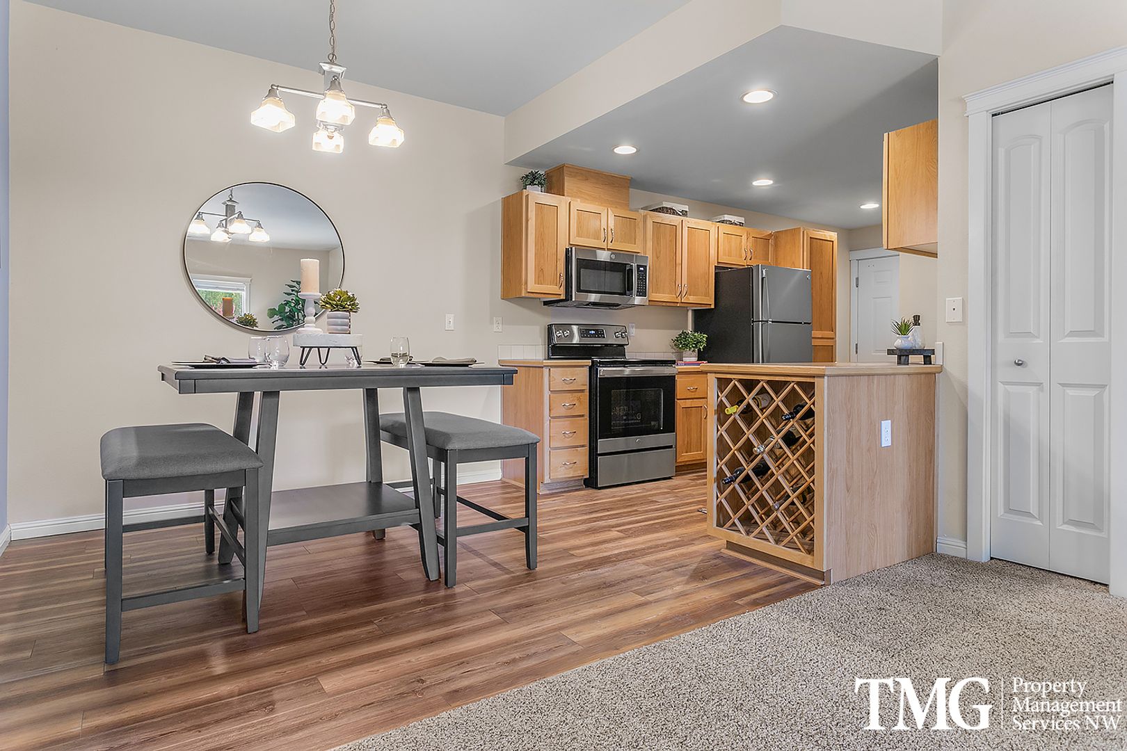 Kennewick Apartment: 8180 W 4th Ave