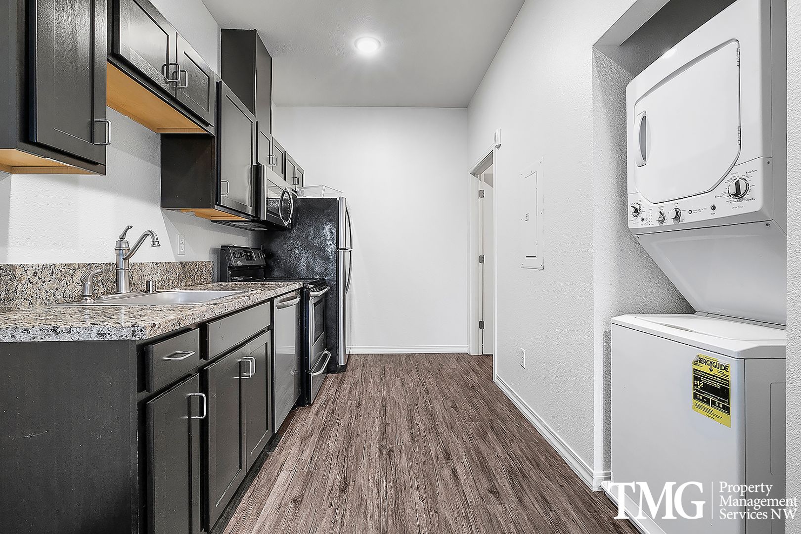 Broadway Apartments 2 of 20