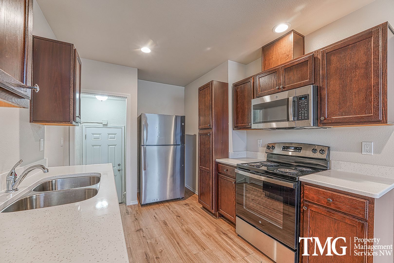 1 MONTH FREE ON A 12 MONTH LEASE! AFFORDABLE 3 BEDROOM, FULLY REMODELED 8 of 8