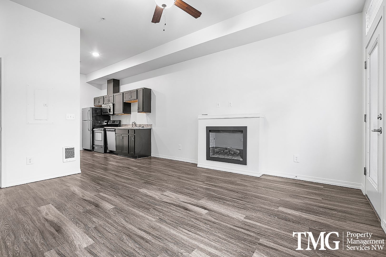 Broadway Apartments 6 of 20