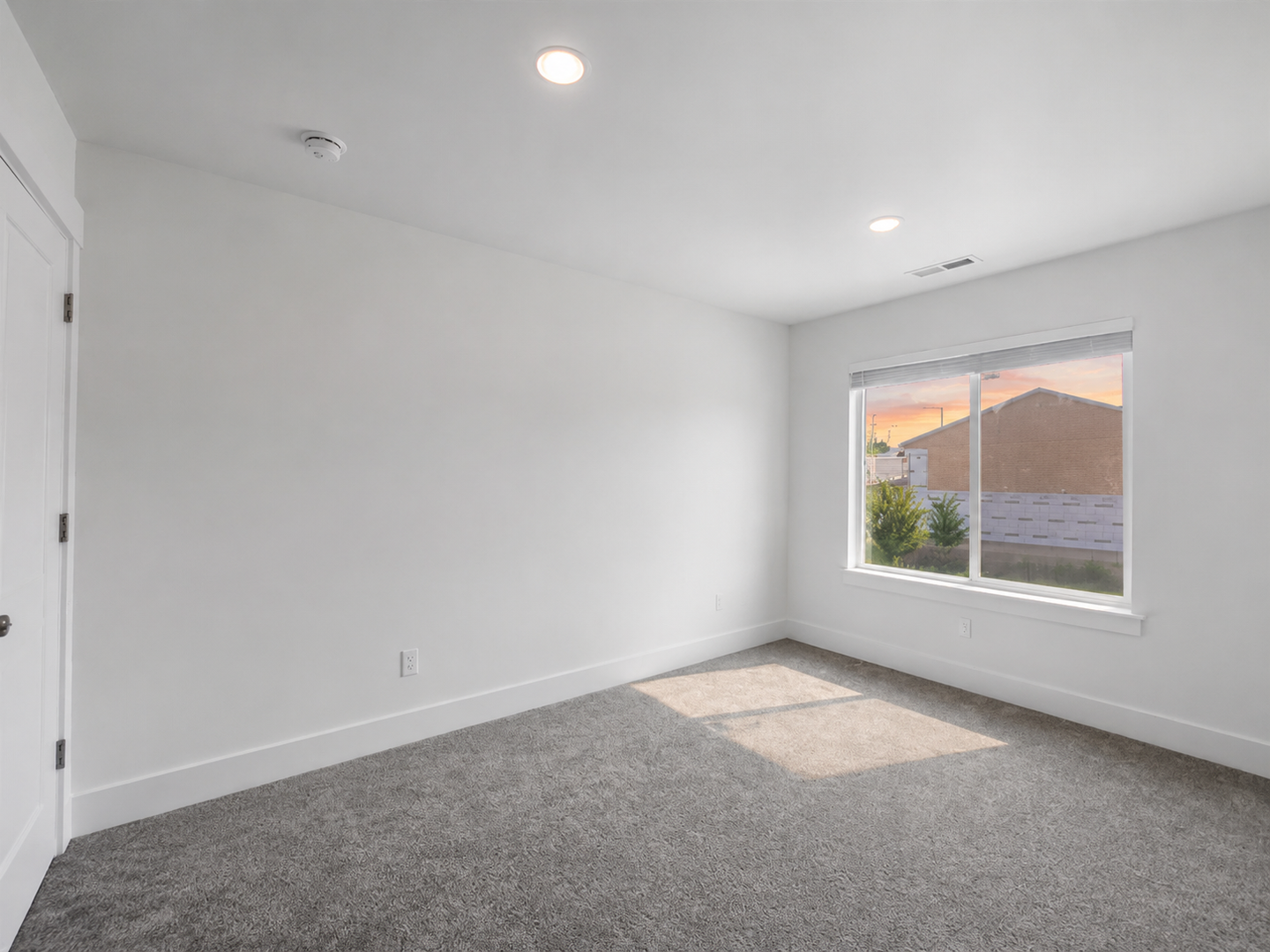1 month FREE! BRAND NEW Townhome in the Desirable Southridge Area! 11 of 12