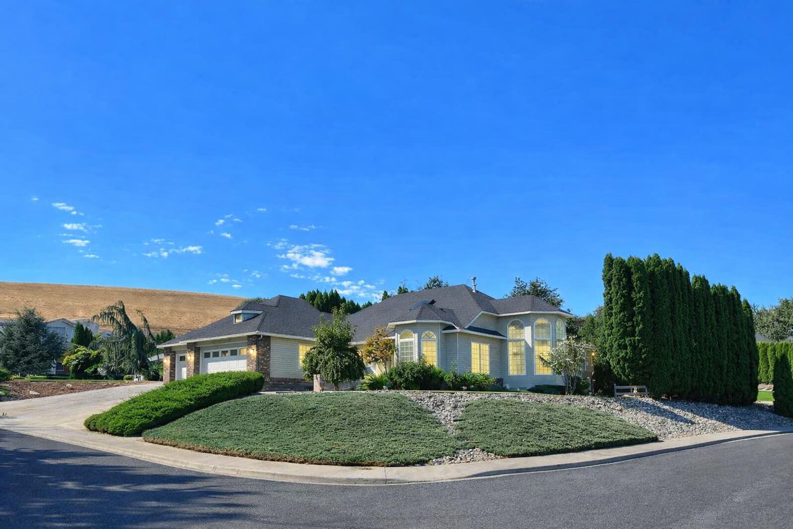 Kennewick House: 4702 S Palouse Court