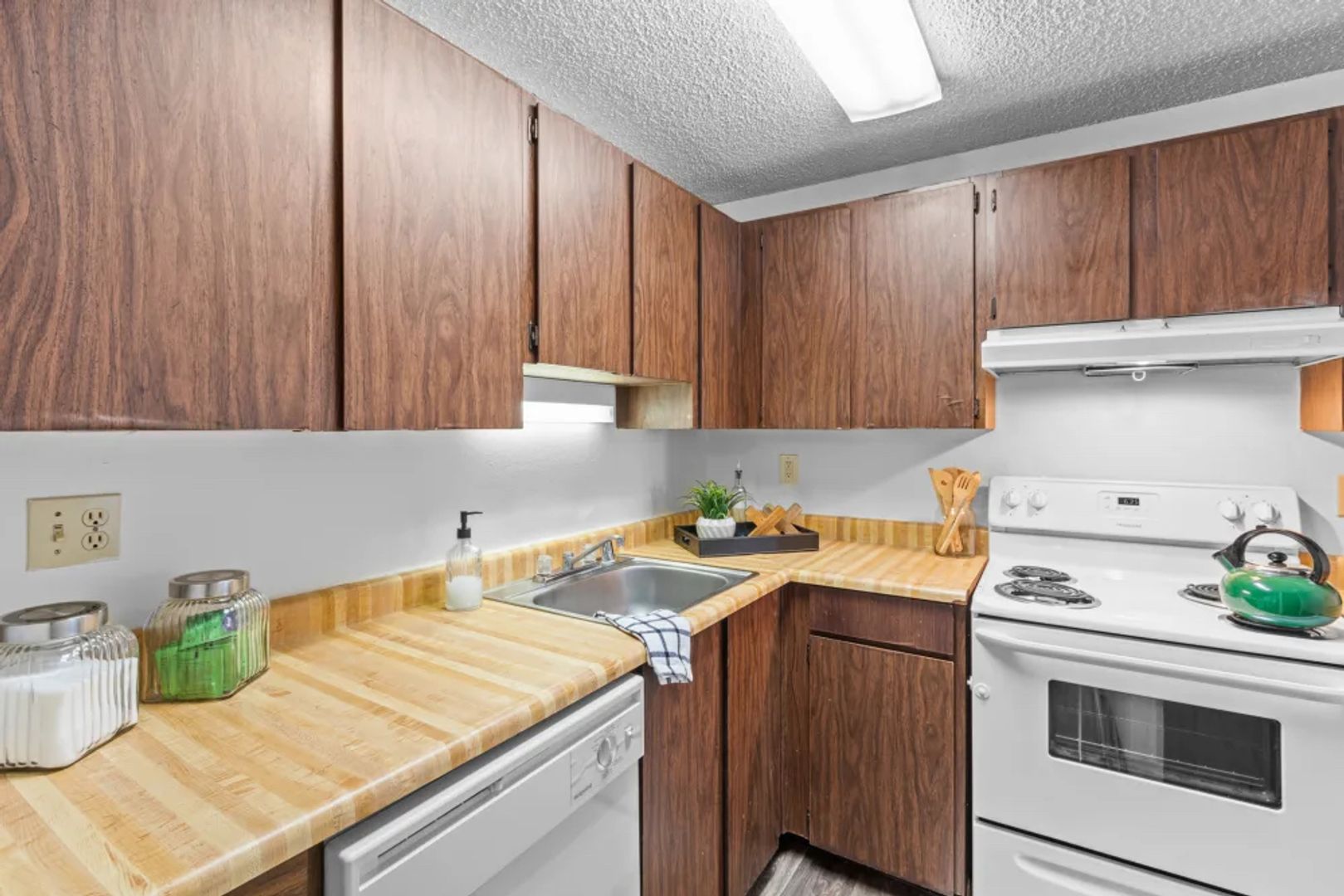 445 N Volland St #G203, Kennewick, WA 99419