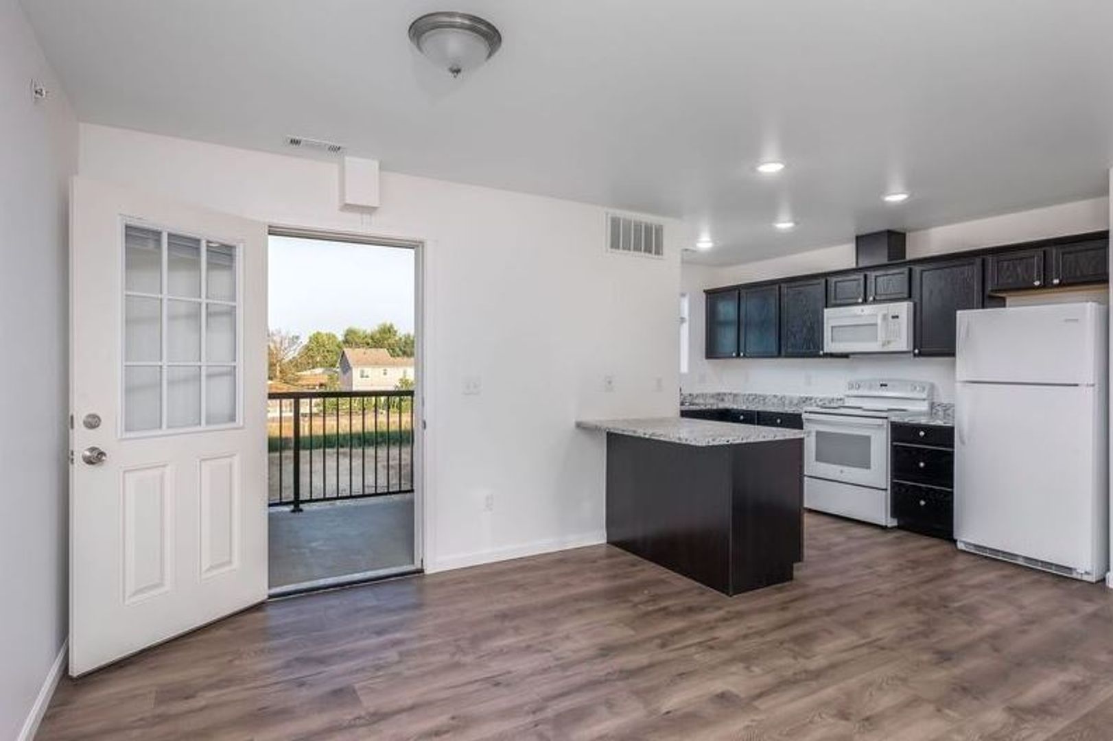 Kennewick Apartment: 1863 & 1917 West 19th Avenue