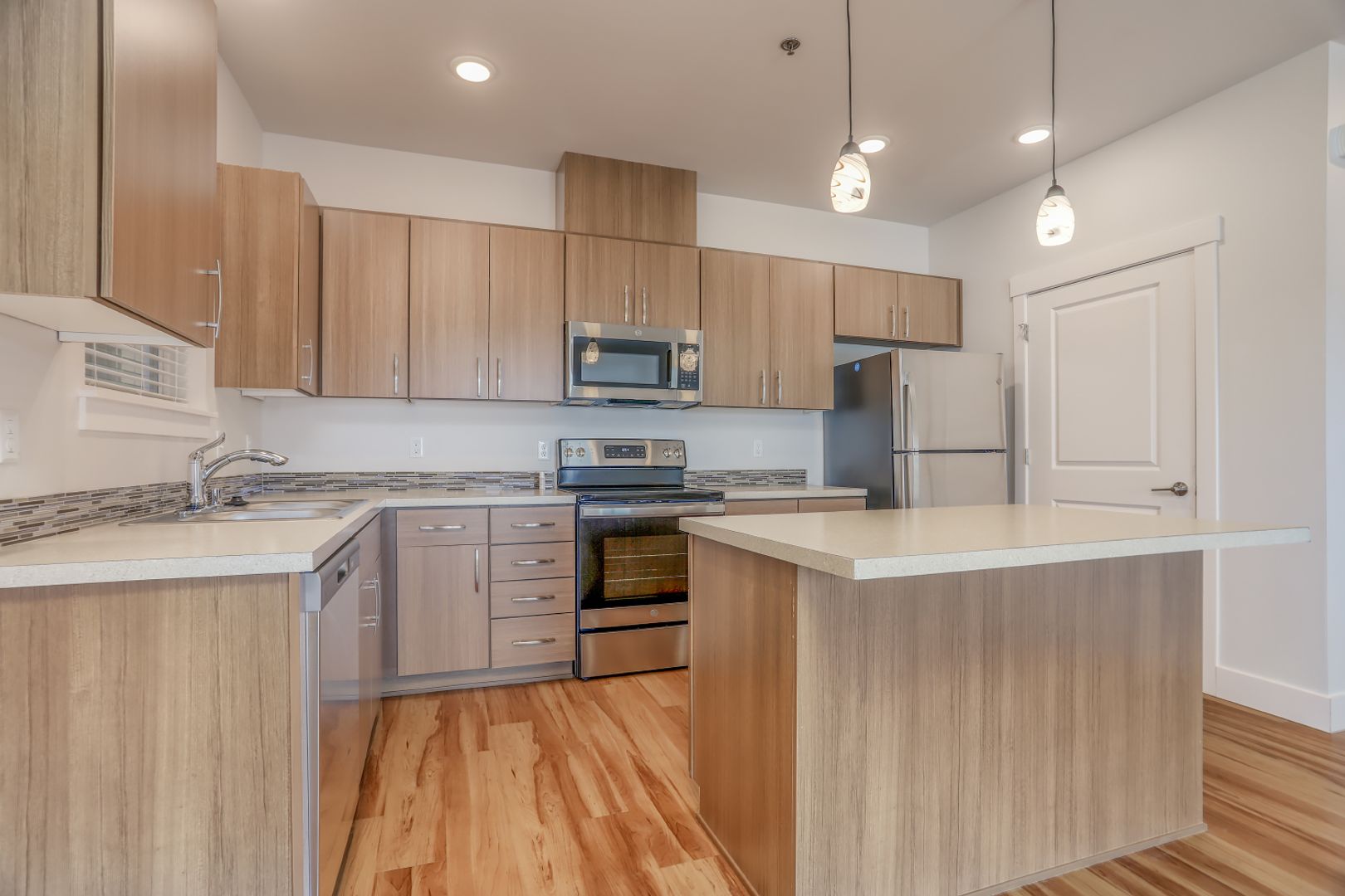 Kennewick Apartment: 7968 W 10th Ave