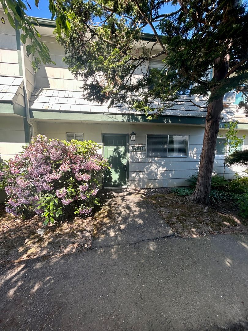 Vancouver House: 321 NE 105th Street