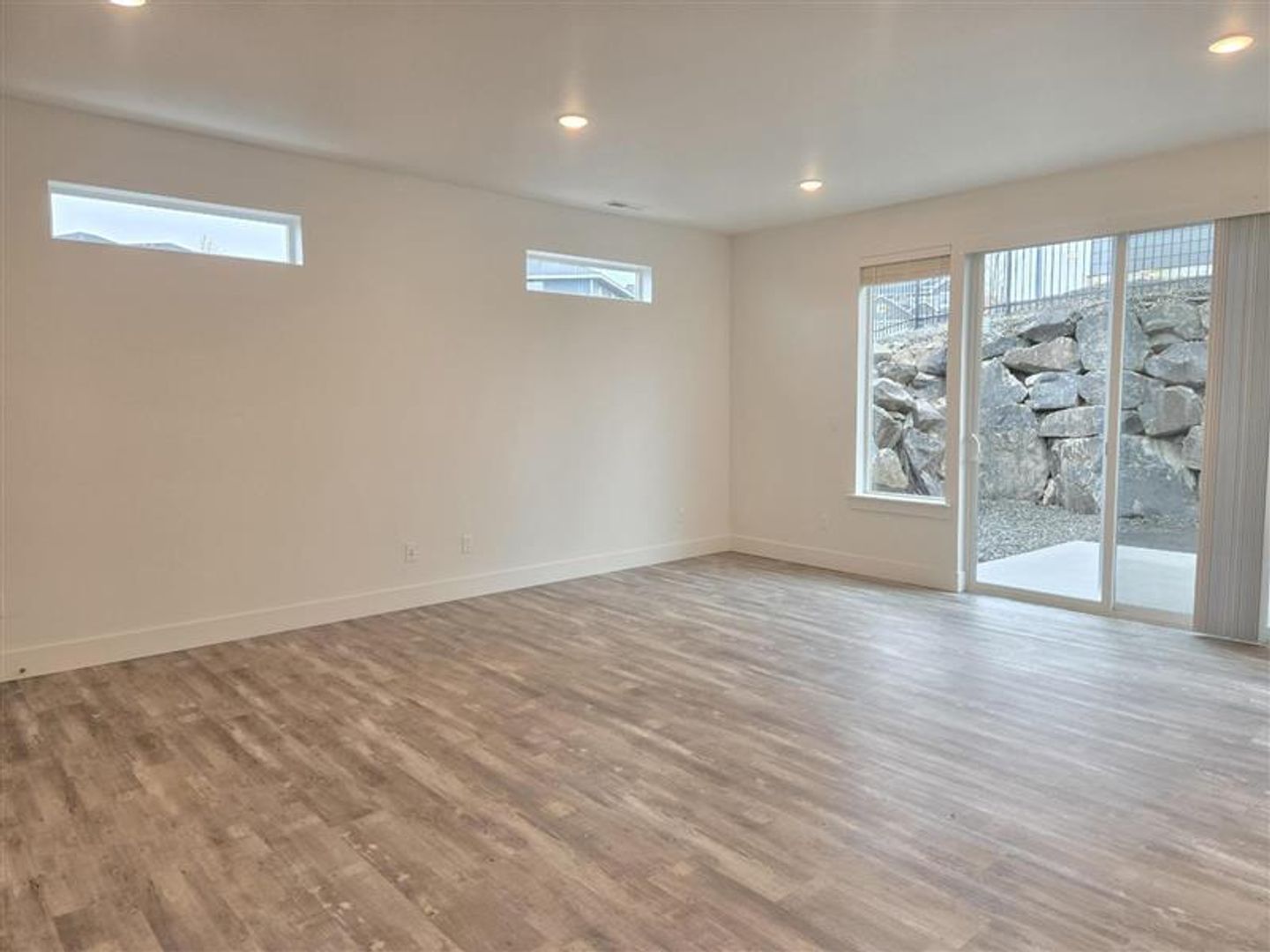 1 month FREE! BRAND NEW Townhome in the Desirable Southridge Area! 5 of 12