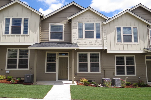 Camas Apartment: 1346 NW 25th Ave