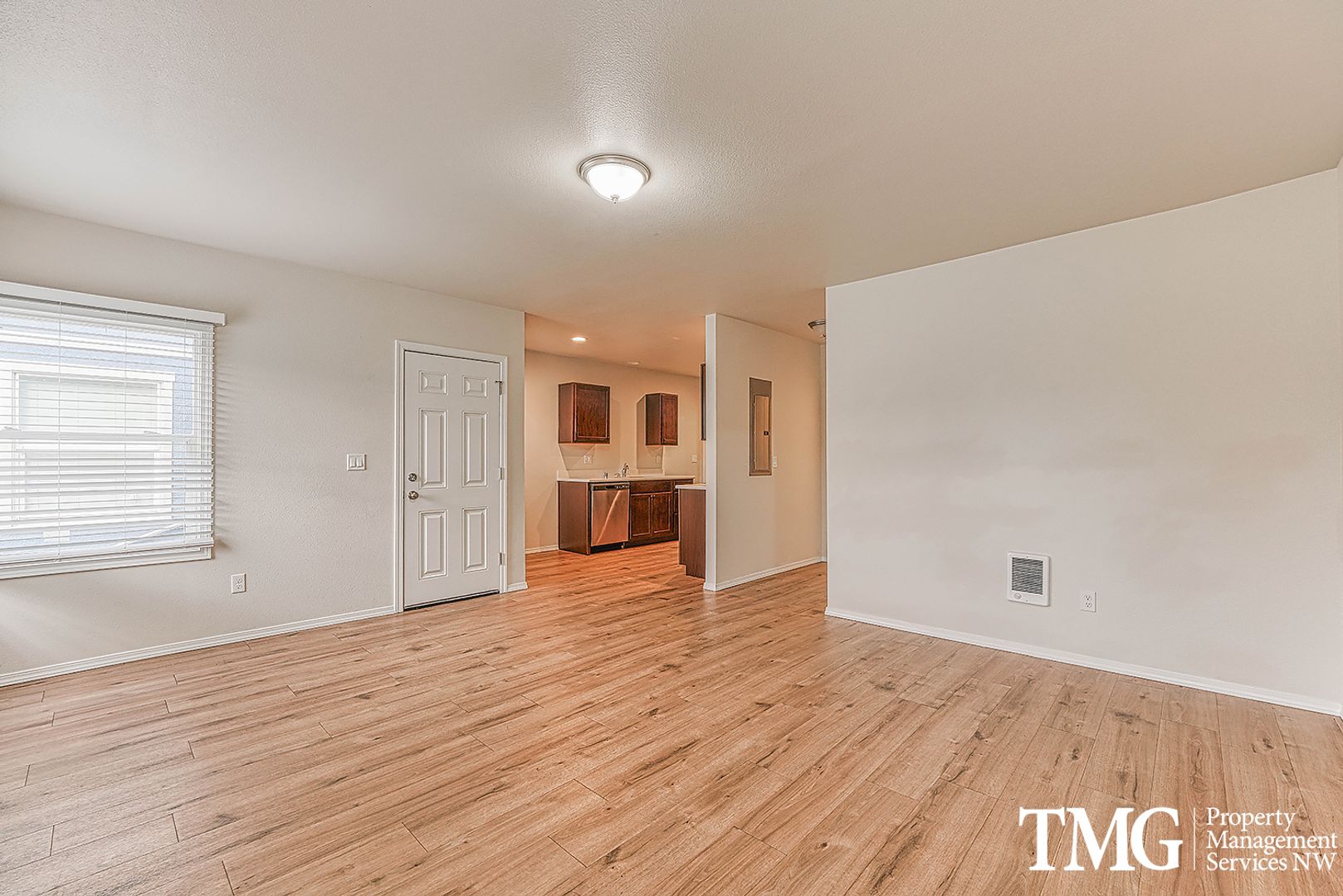 1 MONTH FREE ON A 12 MONTH LEASE! AFFORDABLE 3 BEDROOM, FULLY REMODELED 3 of 8