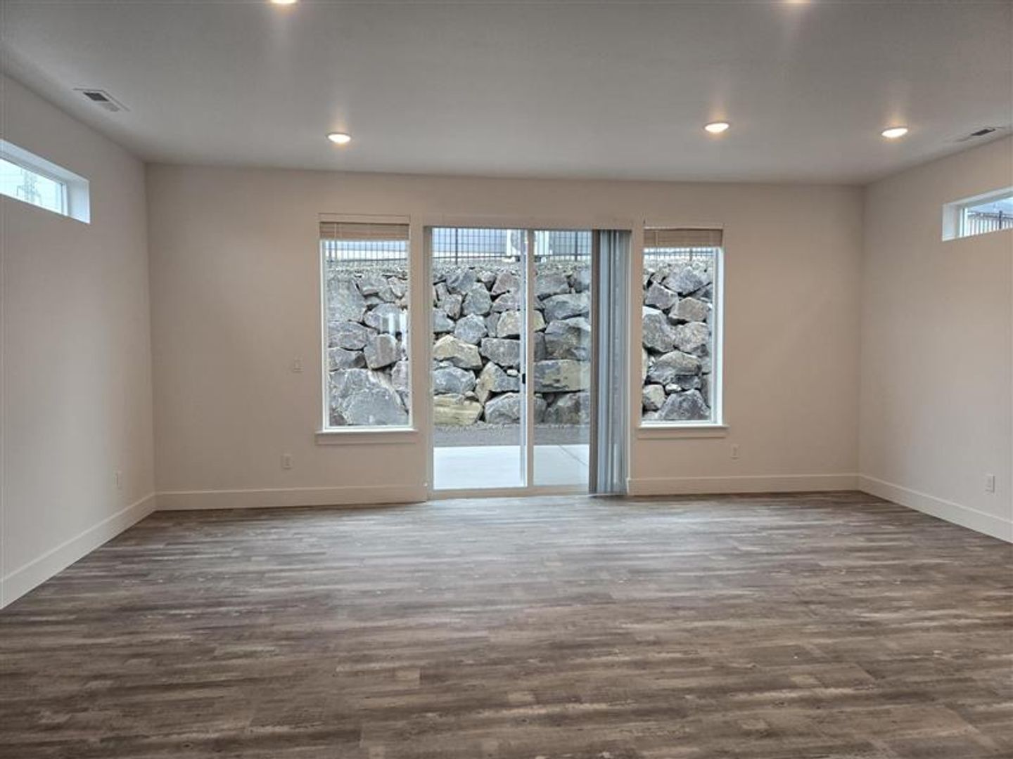 1 month FREE! BRAND NEW Townhome in the Desirable Southridge Area! 6 of 12