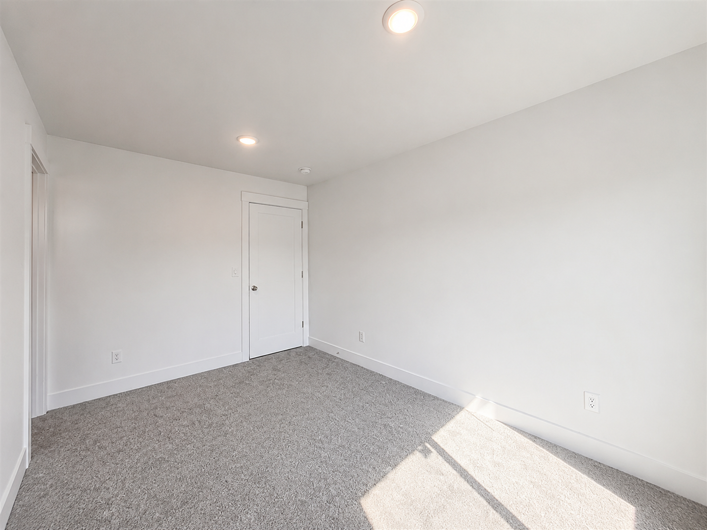Brand-New Luxury |Townhomes Desirable Southridge Area! 11 of 12