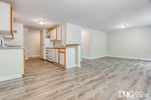 Updated Camas 2 Bedroom with Detached Garage, Balcony, Great Location! ** First Months Rent Free **