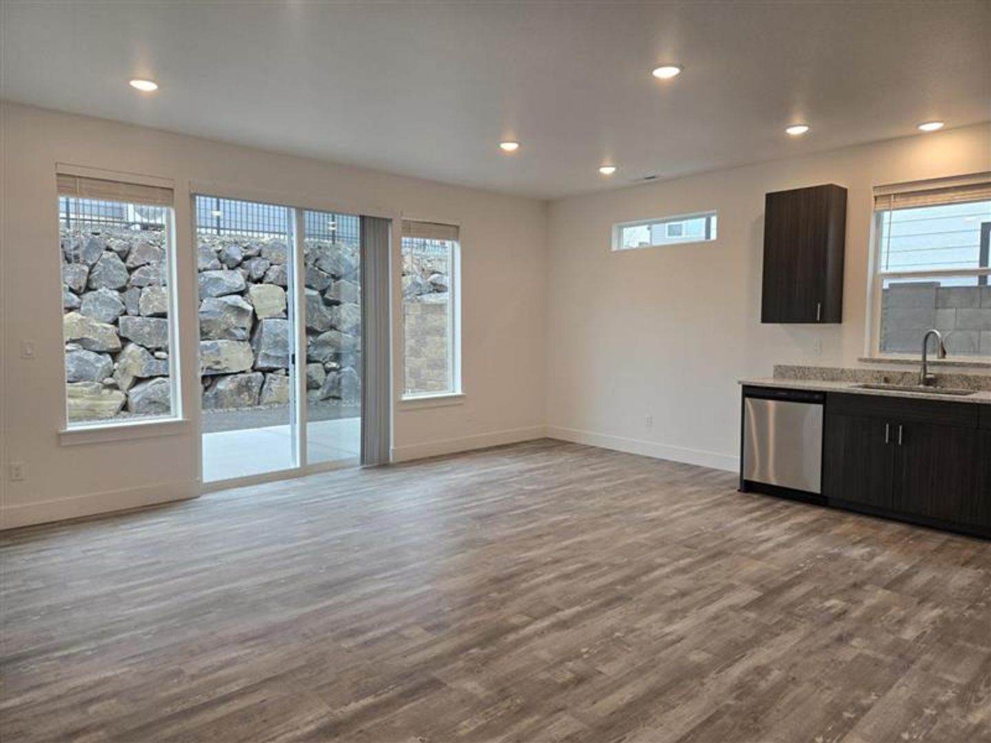 1 month FREE! BRAND NEW Townhome in the Desirable Southridge Area! 11 of 12