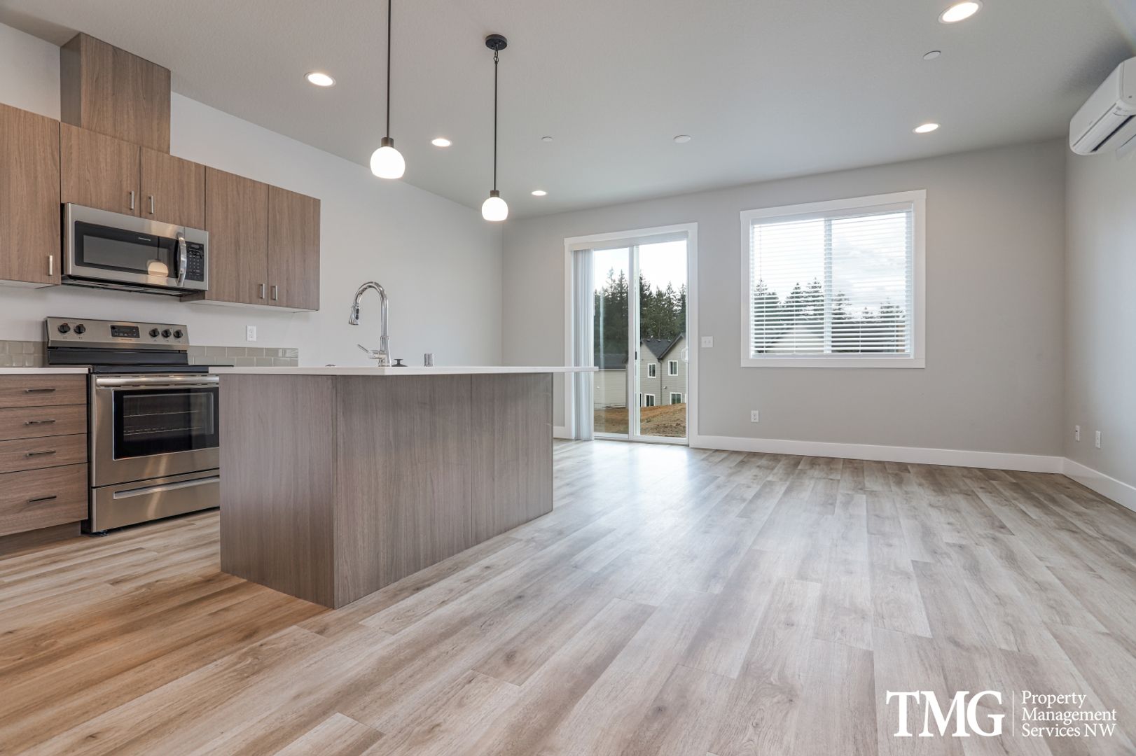 Camas Townhome: 2503 NW Magnolia Ct