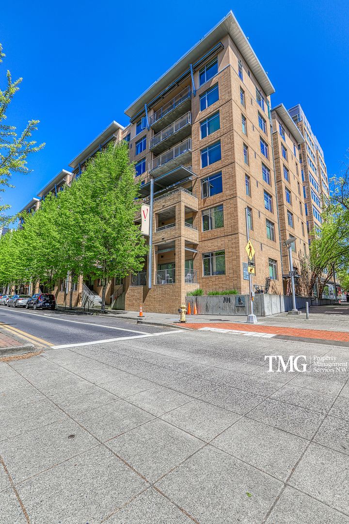 Vancouver Condo: 701 Columbia Street #704