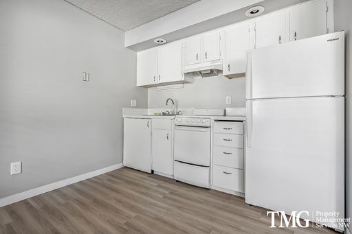 Pre leasing- Top Floor 1 bedroom- Pet Friendly – photo 1