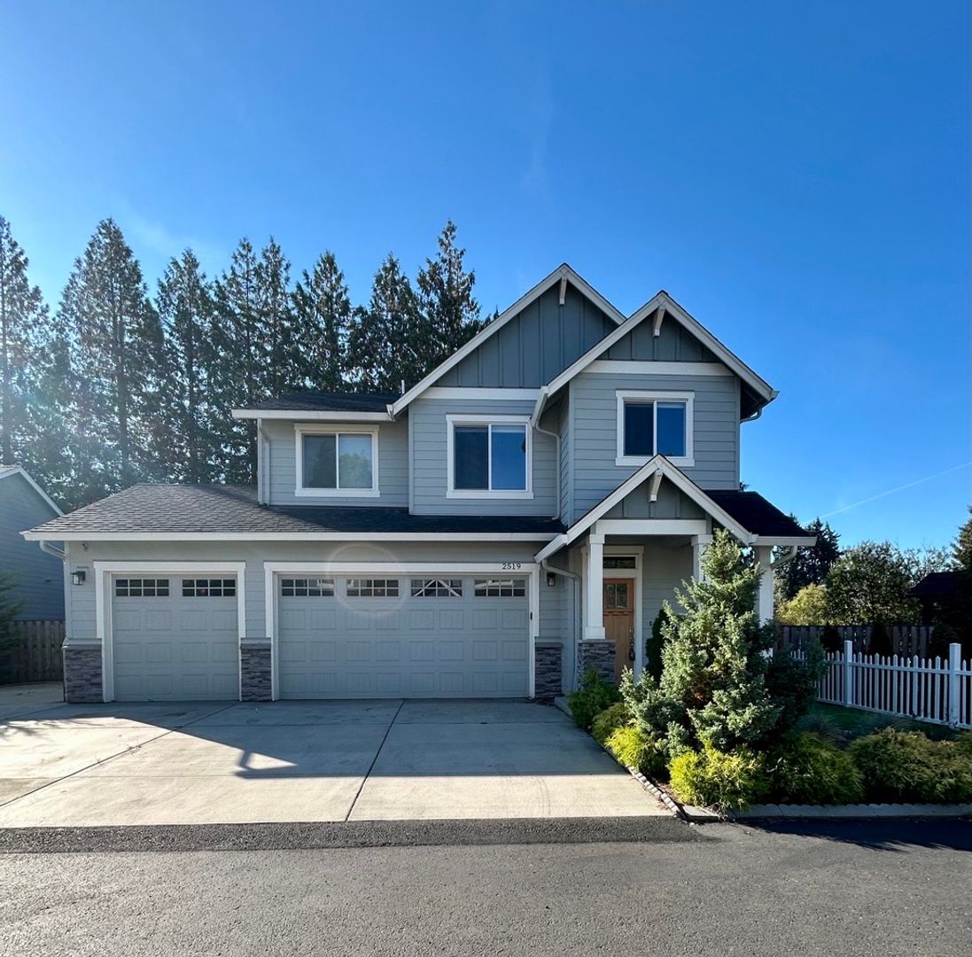 Vancouver House: 2519 NE 85th Circle