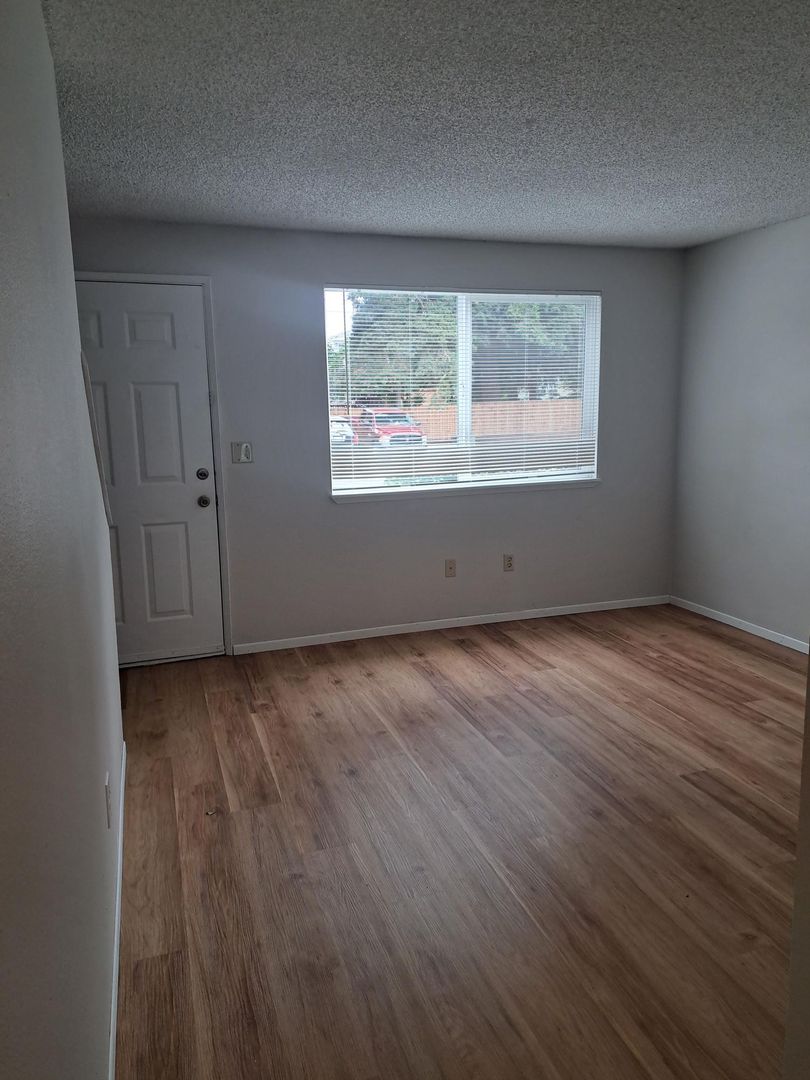 Vancouver Apartment: 1801 NE 99th St