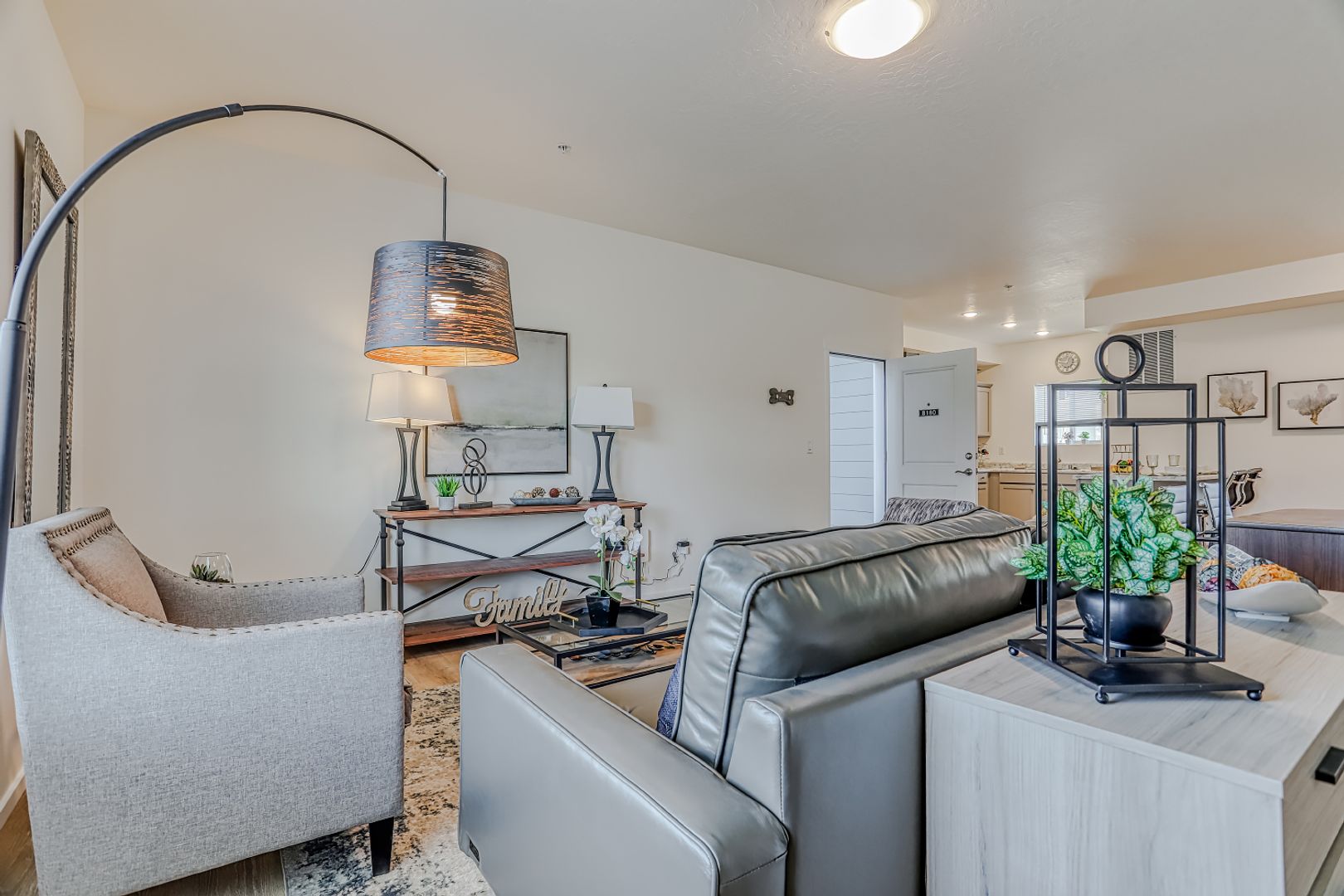 Kennewick Apartment: 2652 W 15th Ave