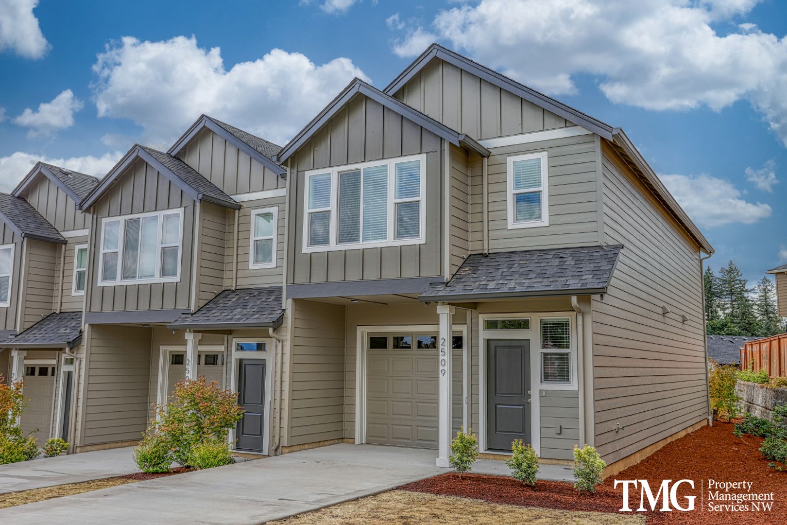 Camas Townhome: 2503 NW Magnolia Ct