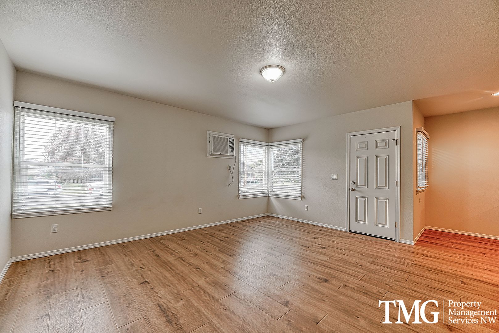1 MONTH FREE ON A 12 MONTH LEASE! AFFORDABLE 3 BEDROOM, FULLY REMODELED 5 of 8