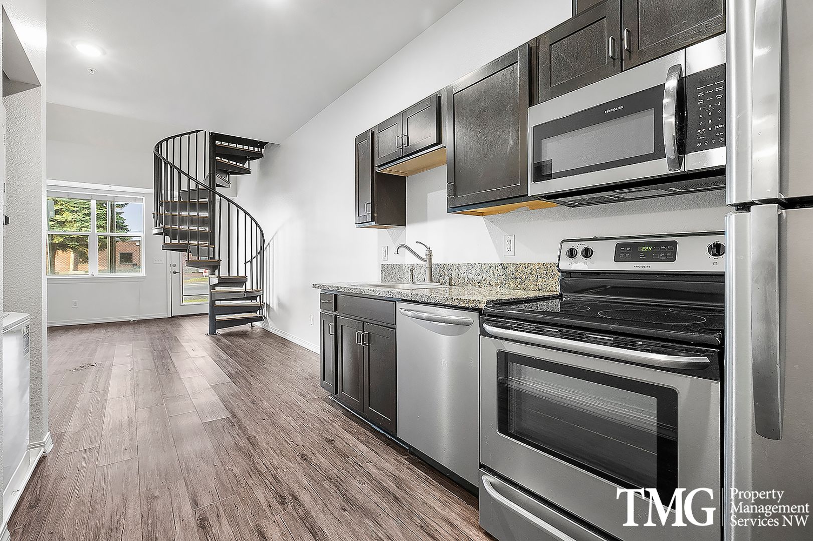 Broadway Apartments 4 of 20