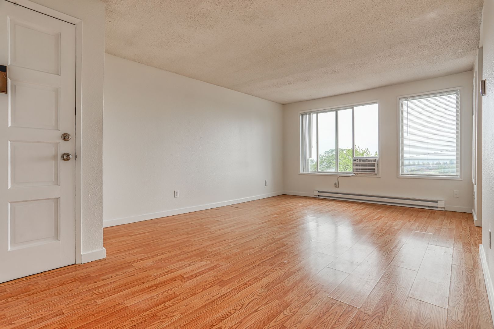 Vancouver Apartment: 2104 & 2106 E 6th St.
