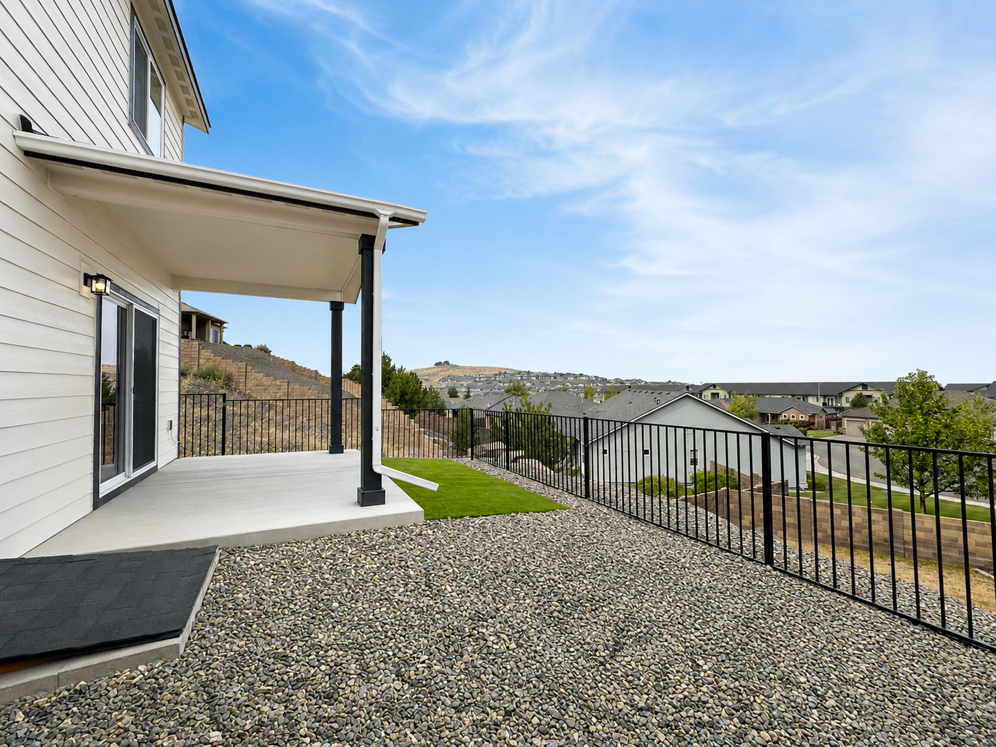 1 month FREE! BRAND NEW Townhome in the Desirable Southridge Area! 4 of 8