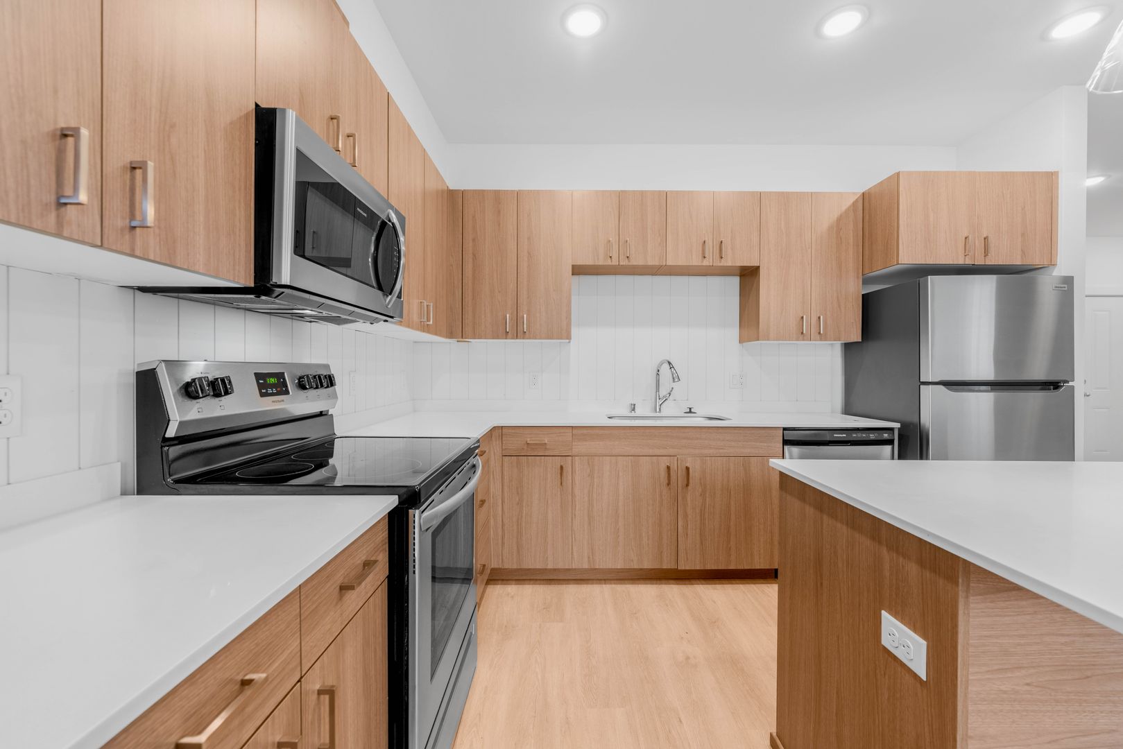 Vancouver Apartment: 7308 NE 51st St