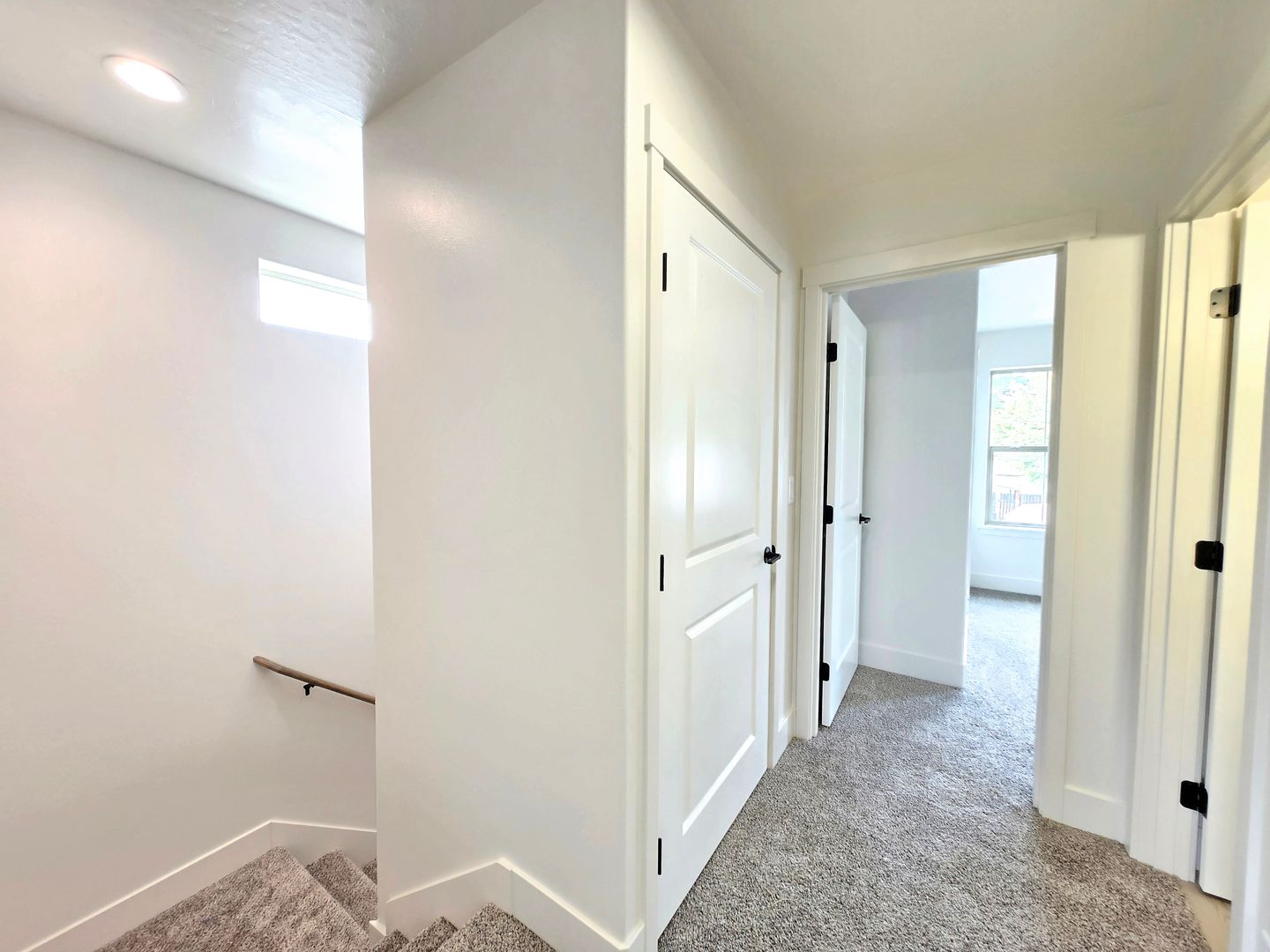 $1,000 OFF FIRST MONTH'S RENT!! 6 of 12