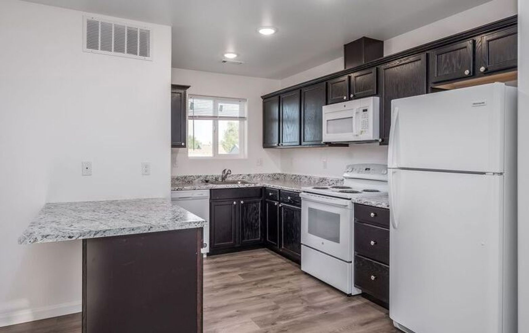 Kennewick Apartment: 1863 & 1917 West 19th Avenue