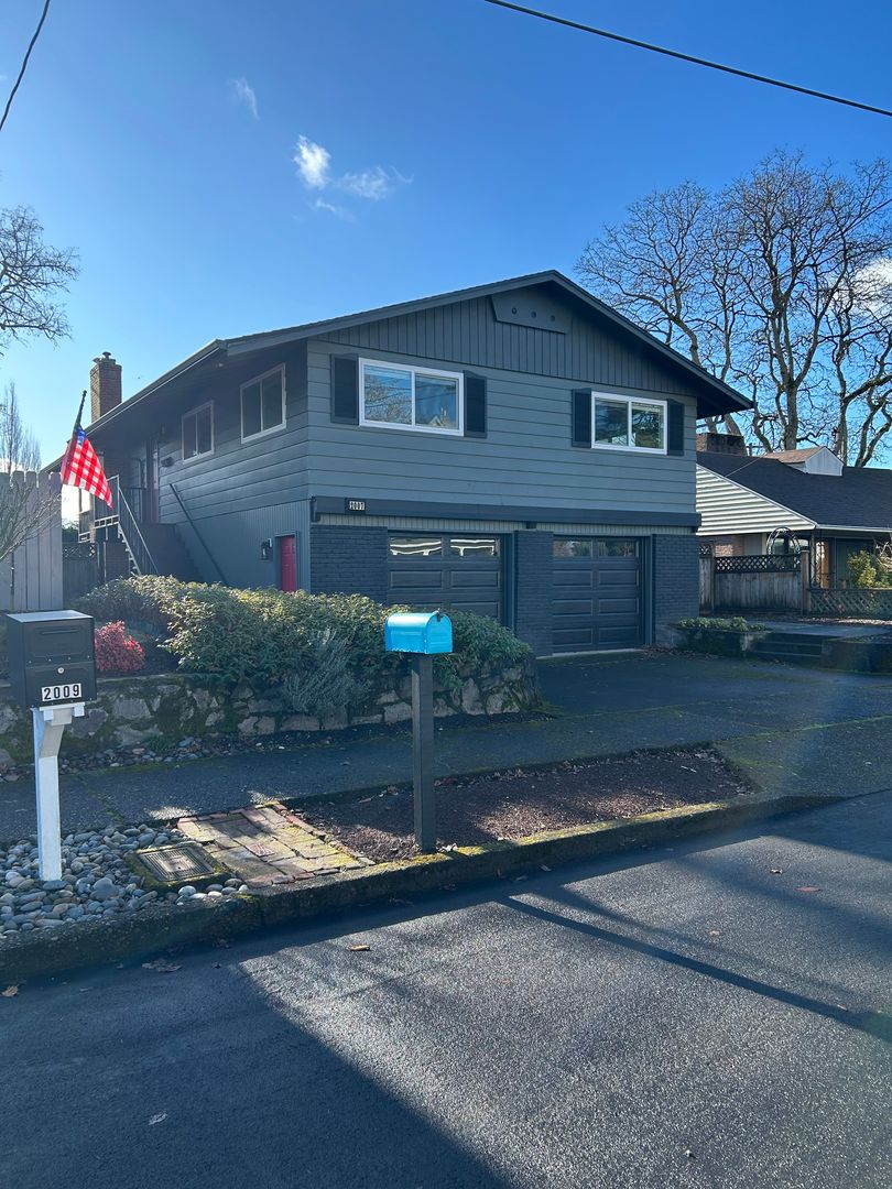 Vancouver House: 2007 E 8th Street