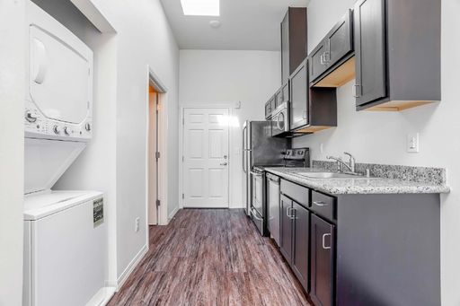 Hamilton & Eliza | Modern Studio Apartment in Uptown Village! – photo 1