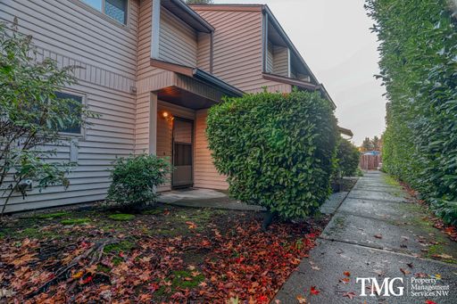 2 Bedroom Townhome with Garage in Cascade Park! – photo 1